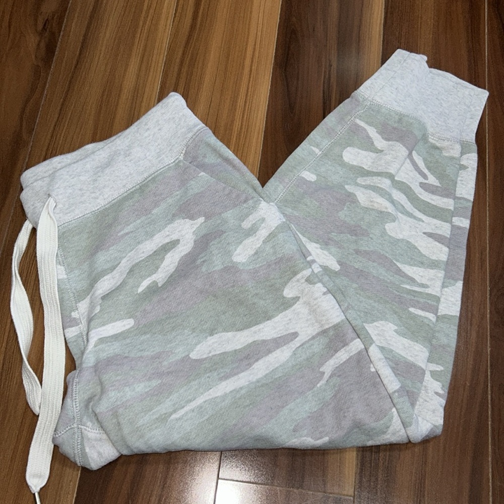 Medium aerie camo print lounge sweat pants joggers